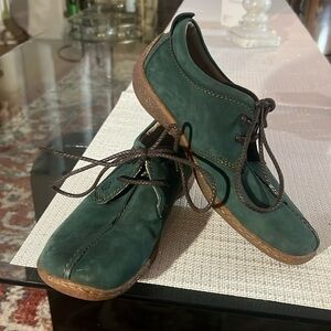 Born Sahara Nubuck Leather Shoe Lace Up Moccasin Women